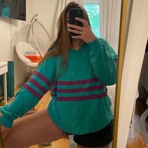 Crew neck teal pullover from music festival